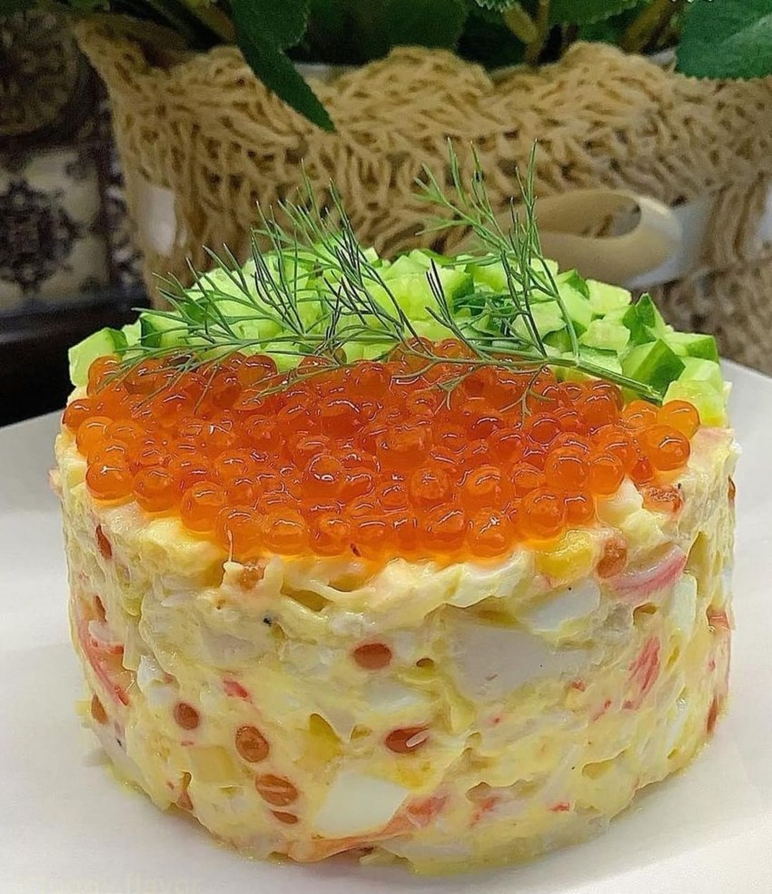 Царский салат с семгой