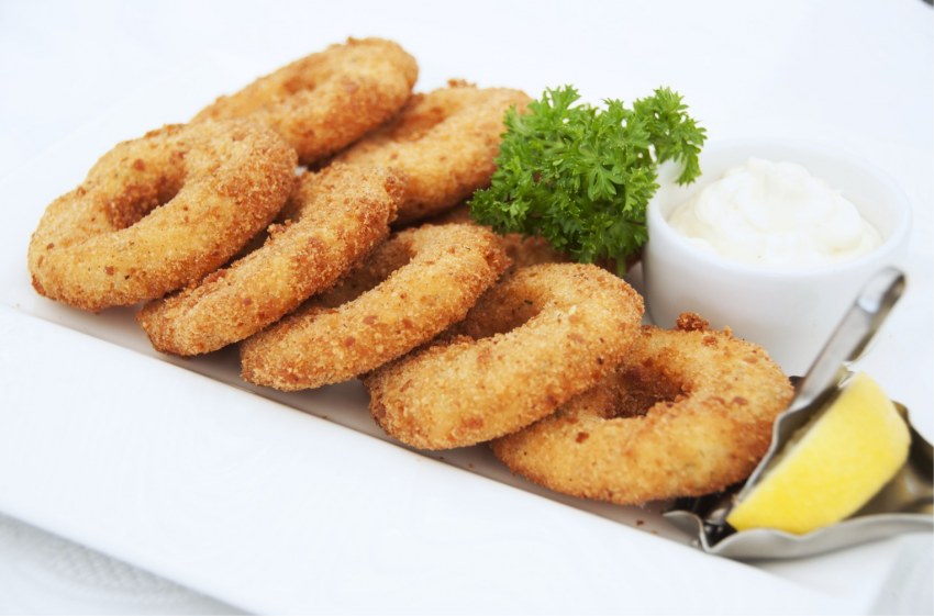 Жареные кольца кальмара в кляре