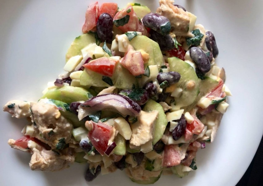 Салат с черносливом и курицей