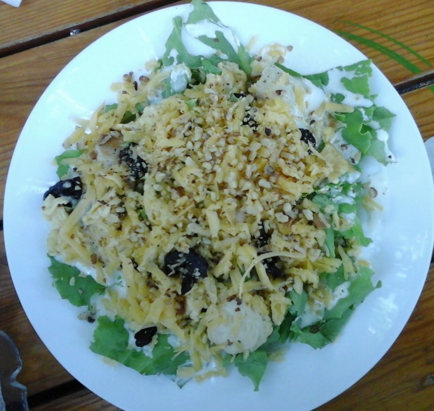 Салат Венеция с копченой курицей и черносливом