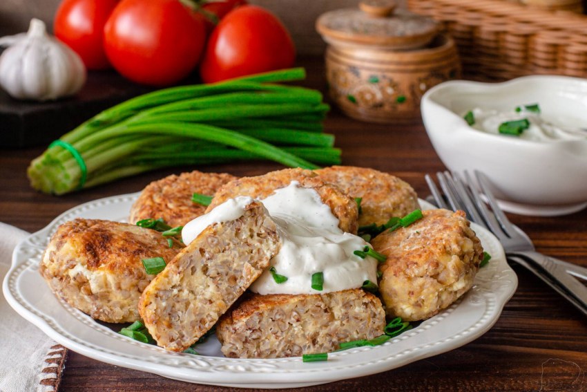 Пшенная каша с рыбными котлетами