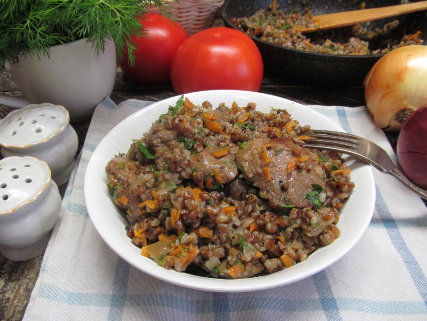 Печень с гречкой