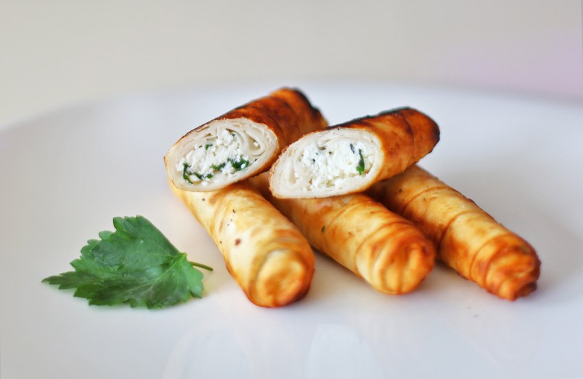 Трубочки из куриного филе с сырным кремом