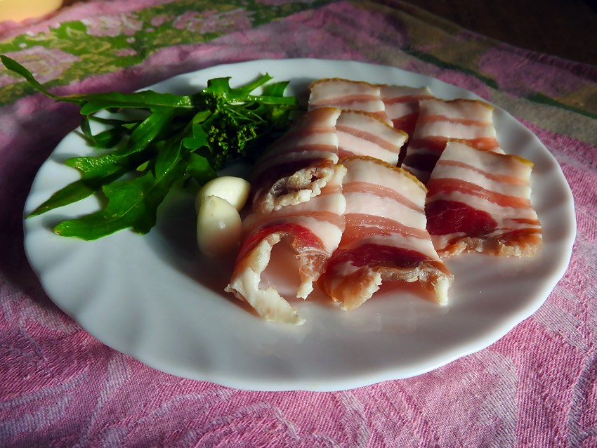 Свиные рулетики с начинкой