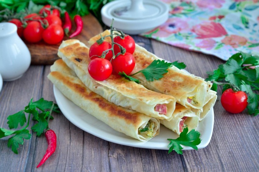 Лаваш жареный с сыром на сковороде