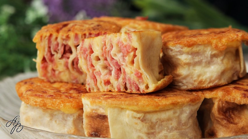 Лаваш с сыром на сковороде