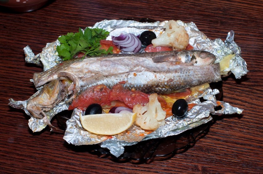 Морской окунь на мангале