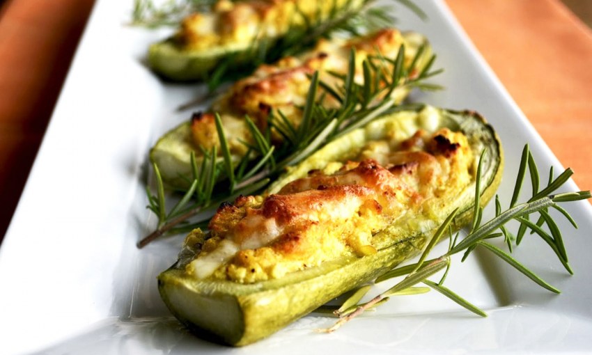 Лодочки из кабачка с куриным фаршем