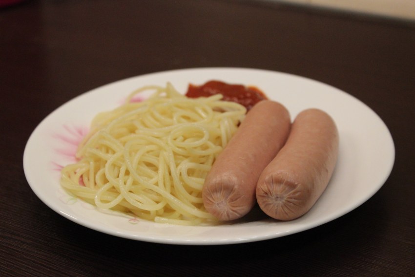 Макароны с сосисками красивая подача