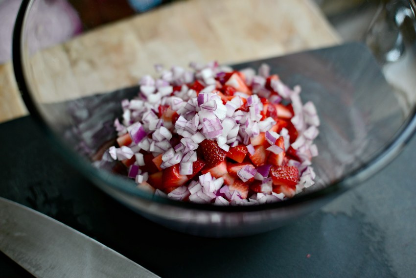 Лук красный кубик