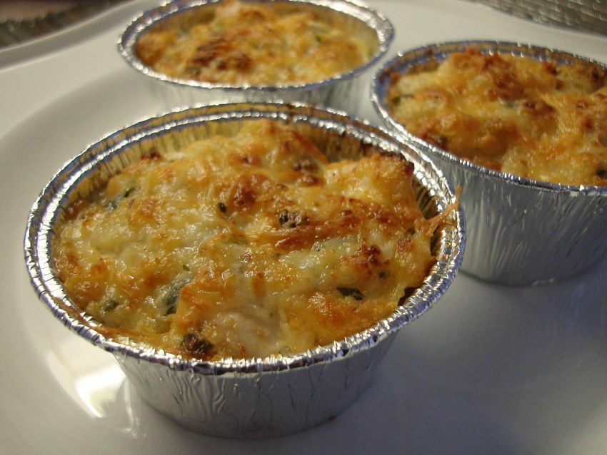 Жульен с курицей и грибами в кокотницах