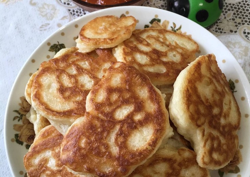 Оладьи на воде с яйцами