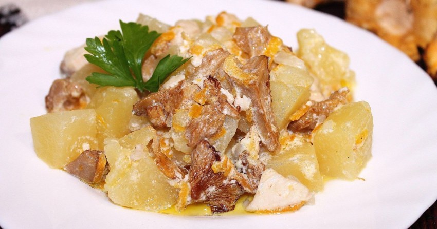 Жареная картошка с лисичками