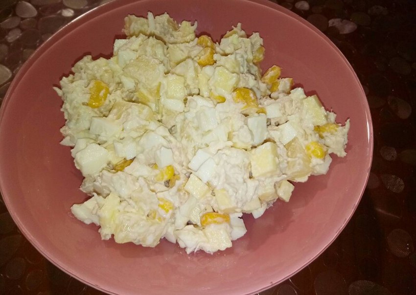 Салат нежный с ананасом и курицей