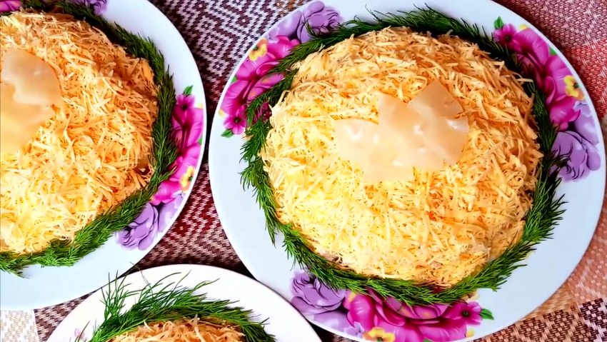 Салат нежность с курицей и ананасами