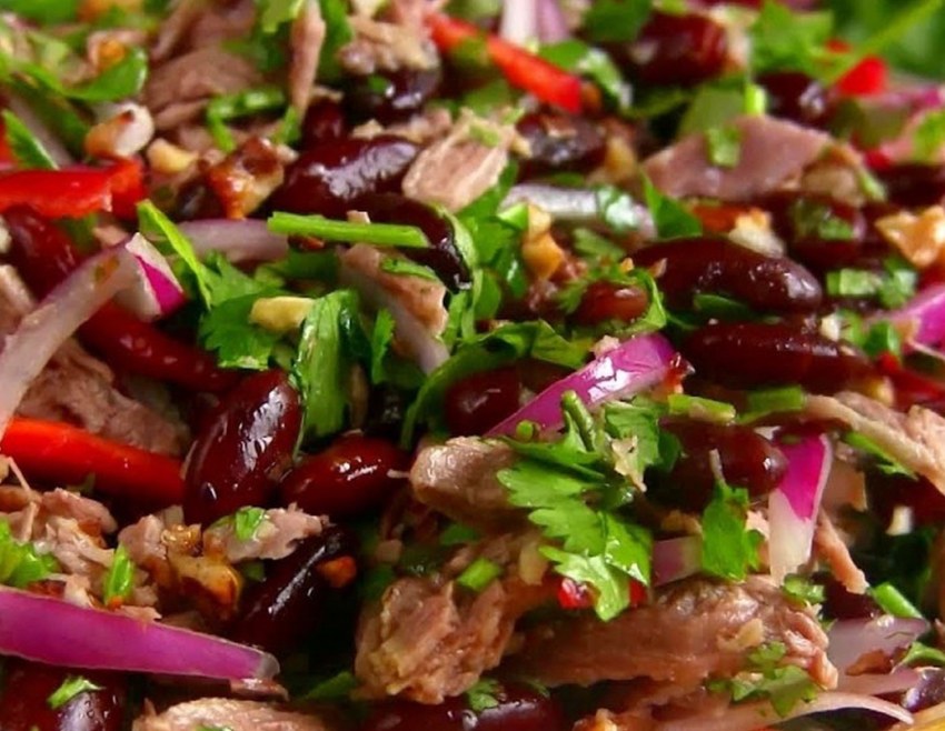 Салат с говядиной и фасолью