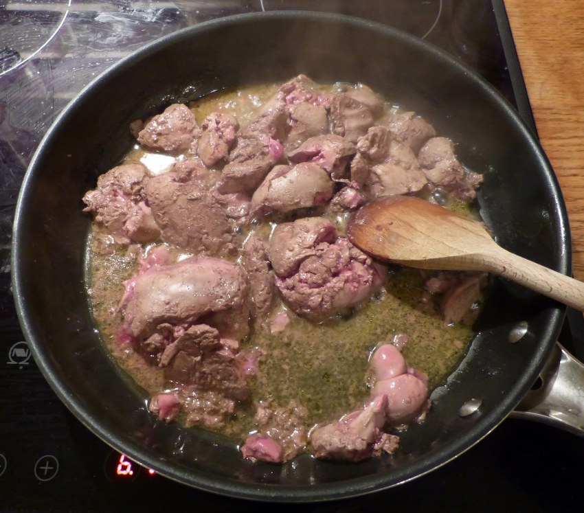 Куриные сердечки с куриной печенью