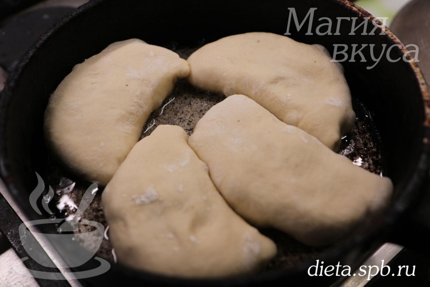 Пирожки с ливером и яйцом жареные на сковороде