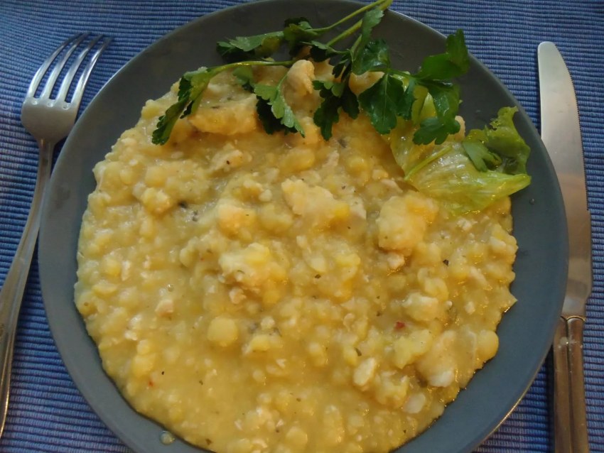 Гороховая каша с морковью