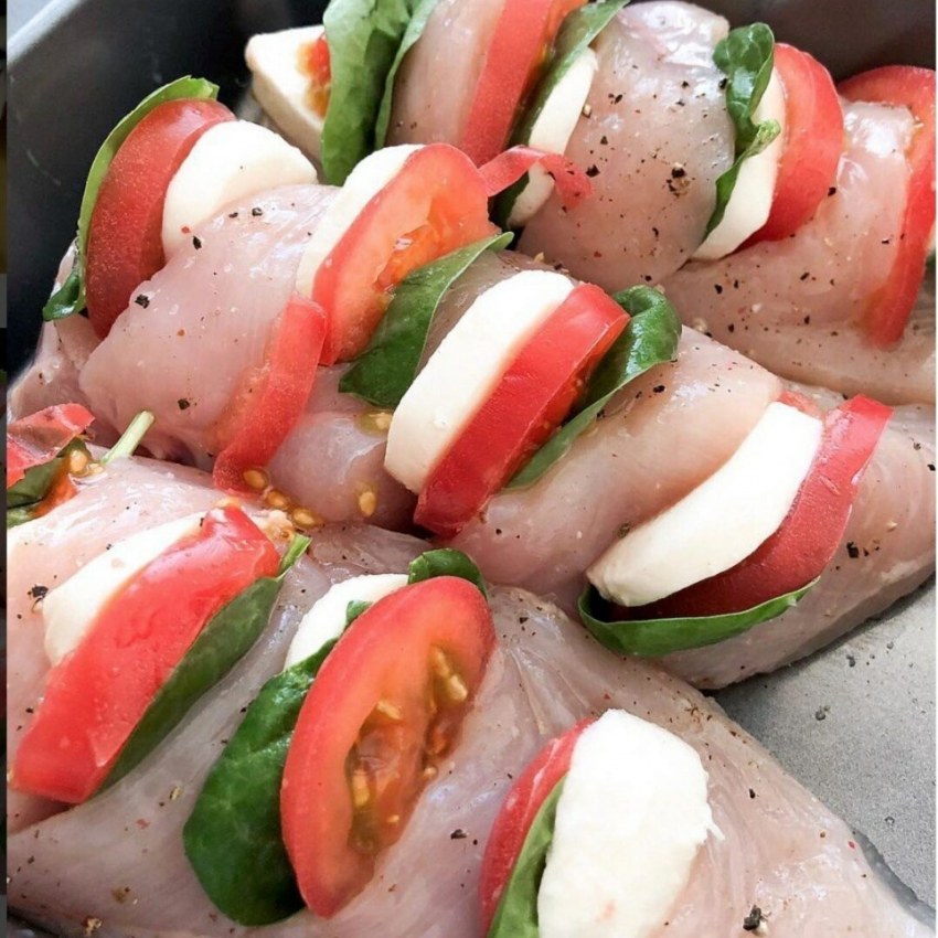 Куриная грудка запечённая с сыром и помодорами