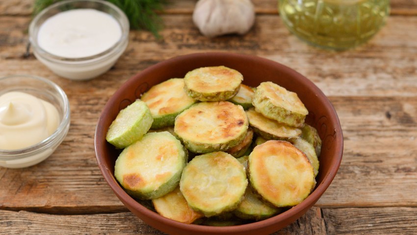 Кабачки слайсами жареные
