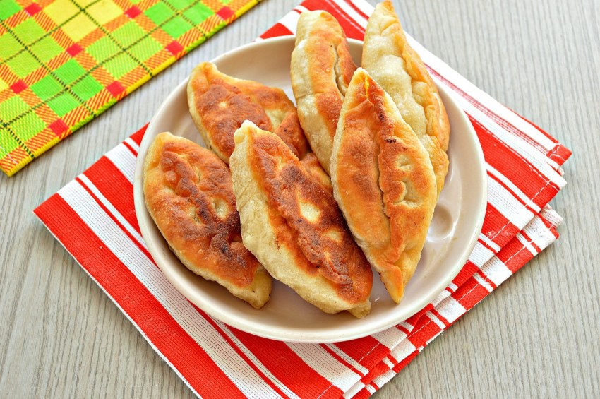Пирожки печеные с капустой