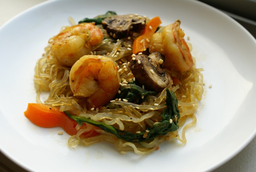 Фунчоза с морепродуктами и овощами