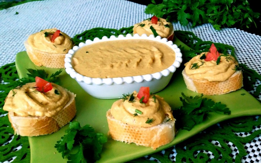 Форшмак из сельди с гренками