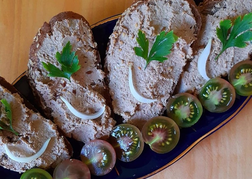 Эклеры с паштетом из куриной печени