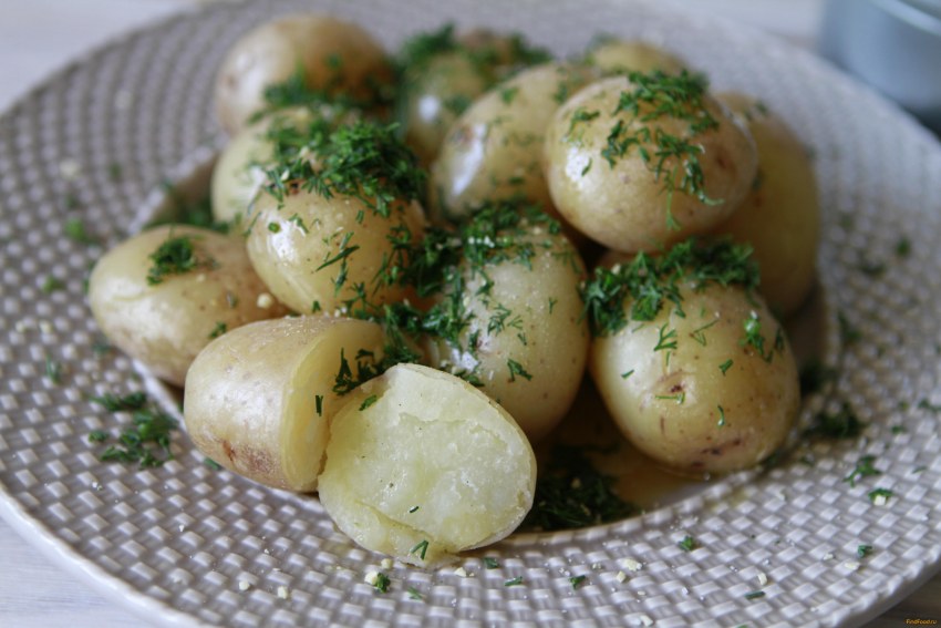 Картофель в кастрюле