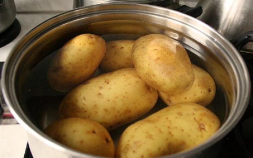 Картофель вареный в кожуре