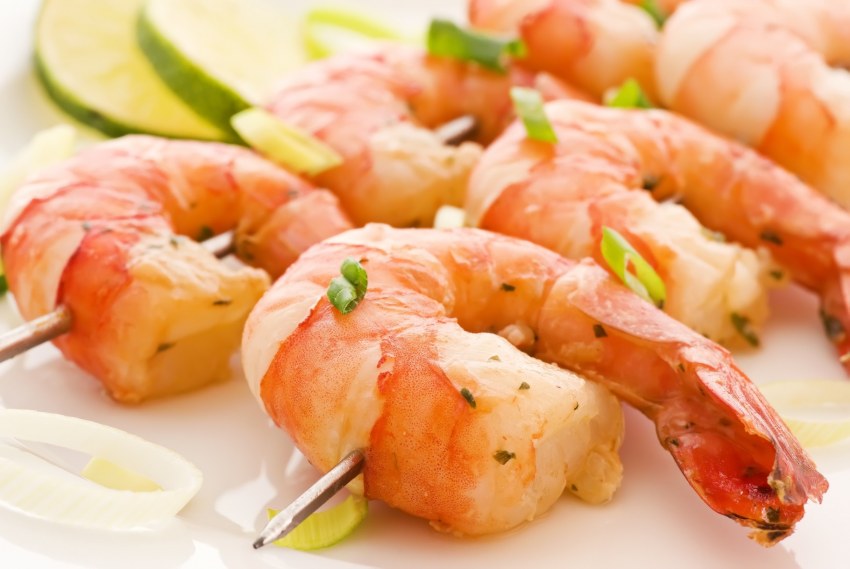 Сковородка с морепродуктами в сливочном соусе