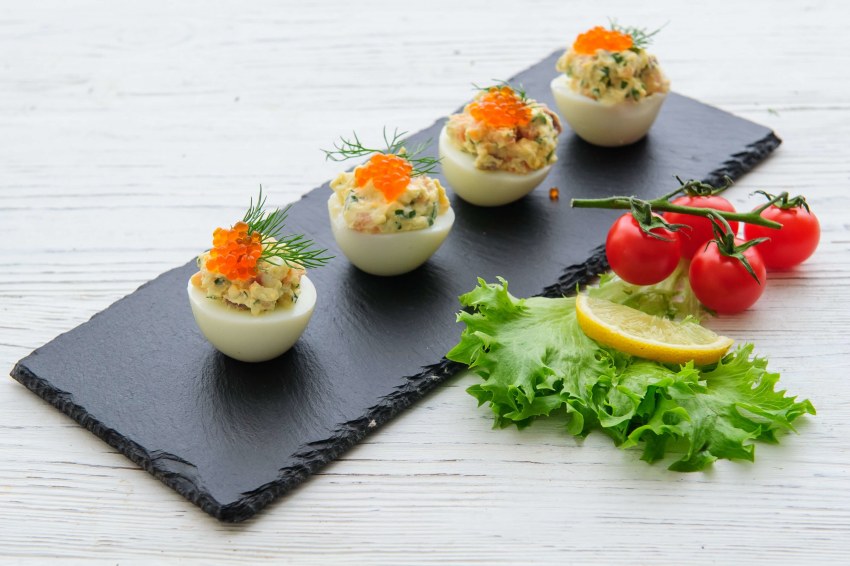 Яйца фаршированные хумусом