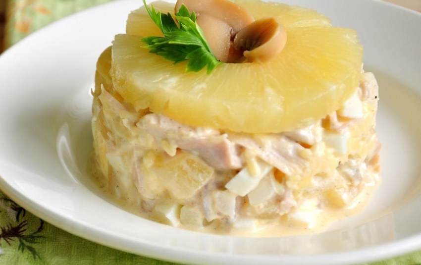 Салат с ананасом и курицей