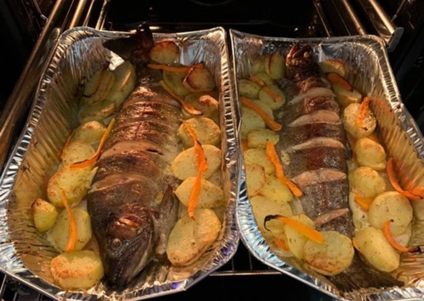 Форель в духовке с орехами