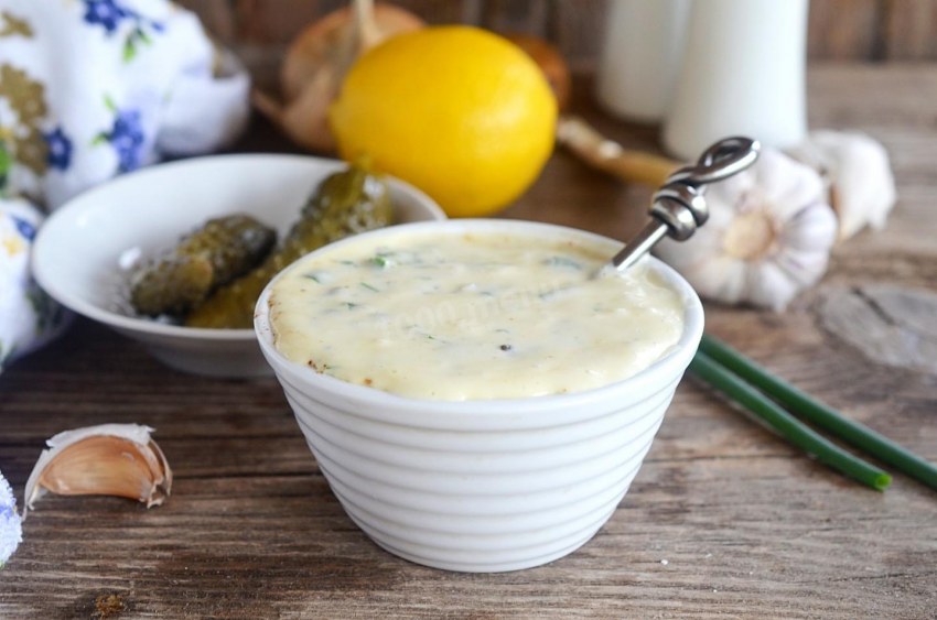 Соус с корнишонами