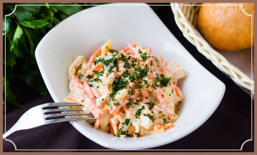 Салат из кальмаров с яйцом и луком