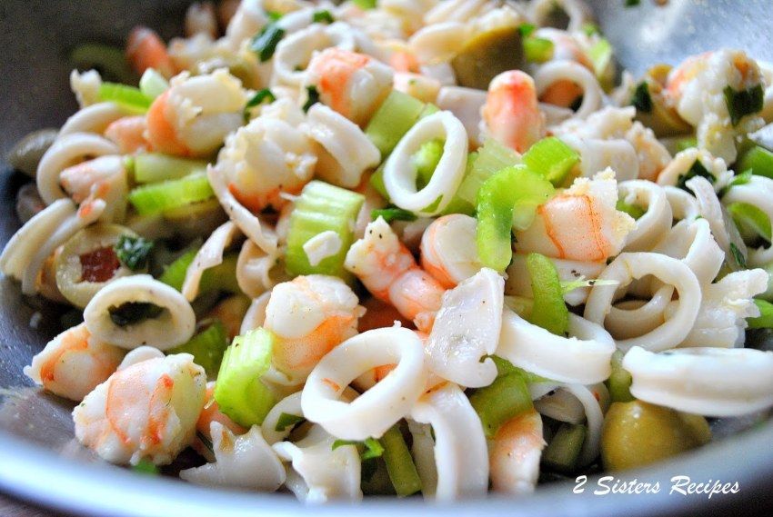 Морской салат (кальмар, креветки, осьминог, мидии)
