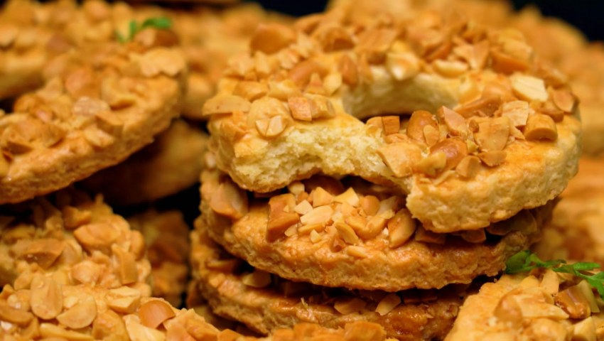 Песочный Коржик с арахисом