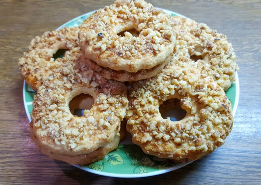 Кольцо карамельное с арахисом