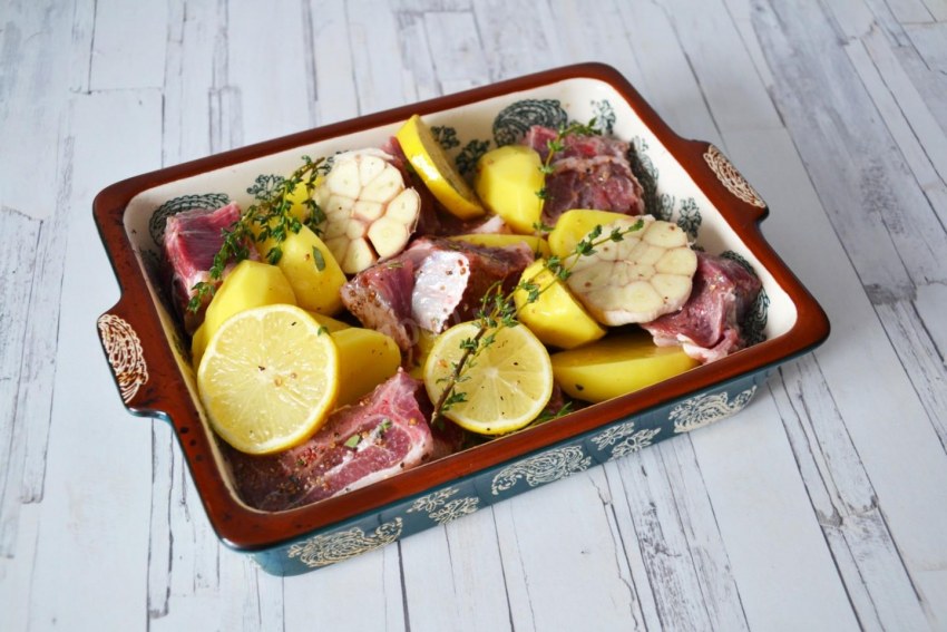 Запеченная картошка с овощами в духовке