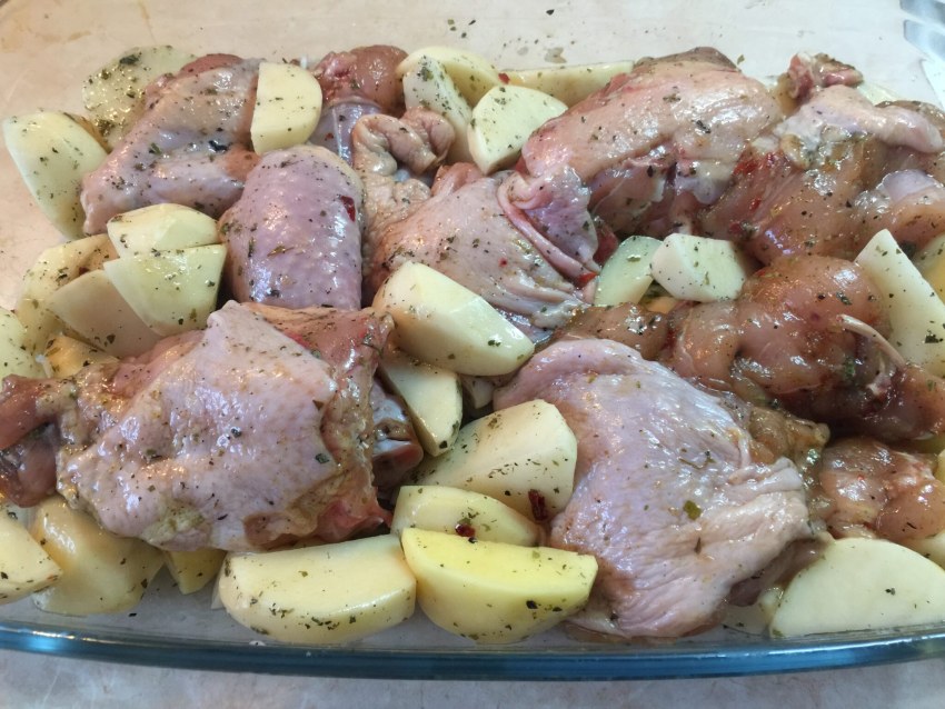 Куриное филе с картошкой в духовке