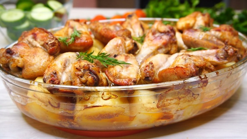 Жаркое в духовке с курицей и картошкой
