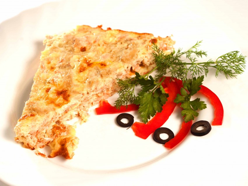 Треска запеченная с сыром и помидорами