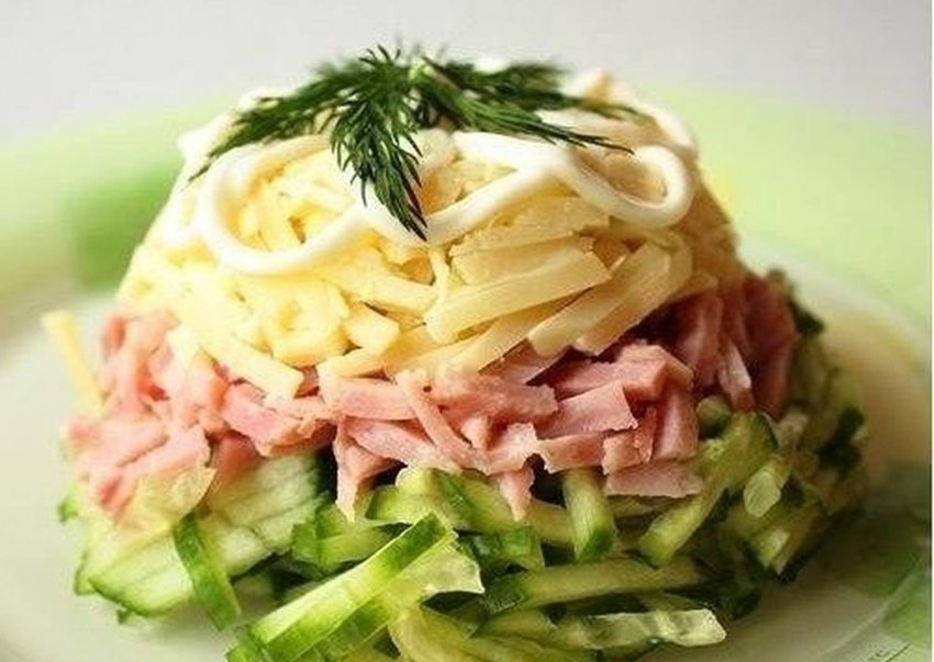 Салат баварский с ветчиной