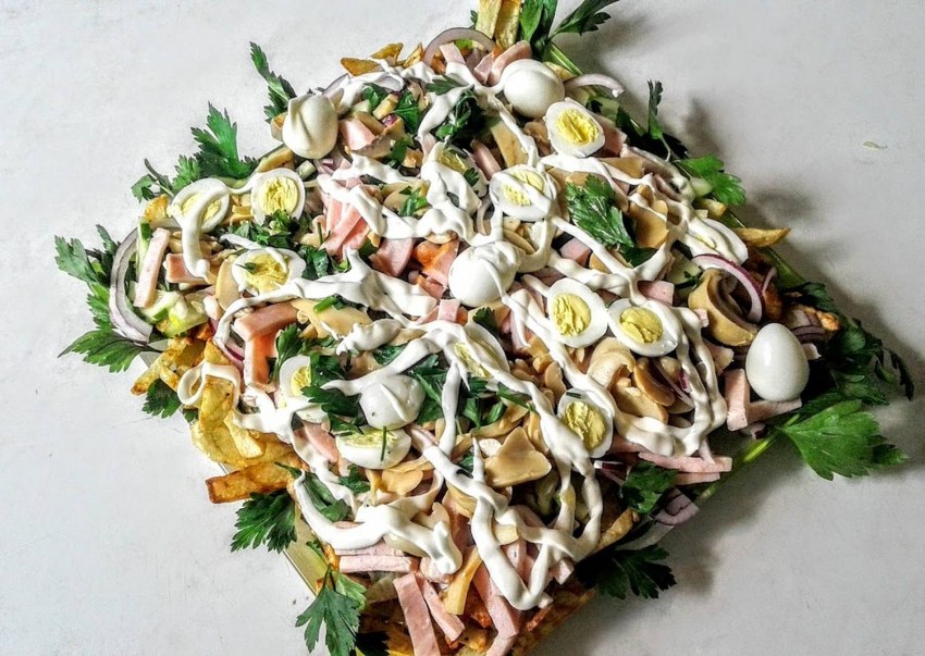 Салат с перепелиными яйцами и грибами