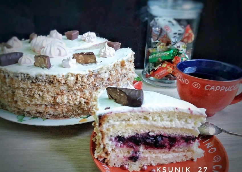 Песочный пирог с черной смородиной