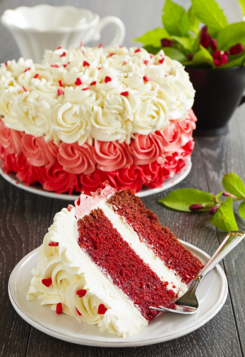 Торта "красный бархат" (Red Velvet).