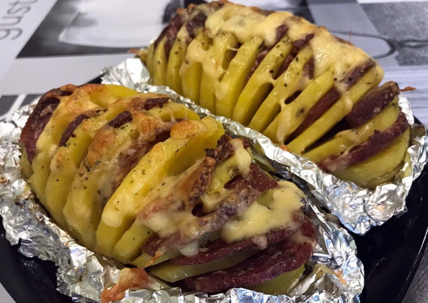 Картошка с беконом в духовке
