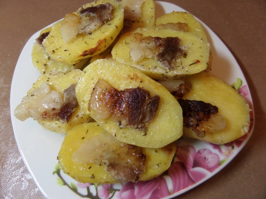 Картошка гармошка с салом